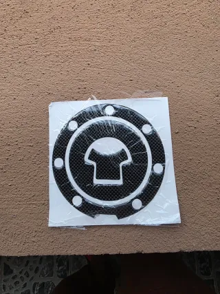 Adesivo Tappo Serbatoio Carbon Look