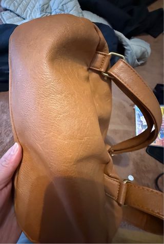 Mochila marrón con estampado de estrellas