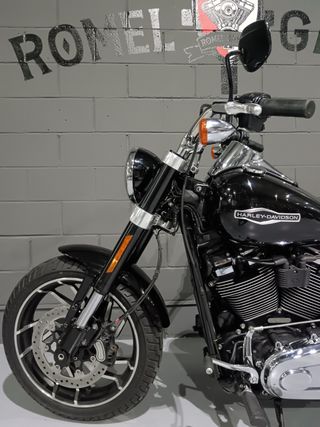 Harley Davidson Sportglide Negra