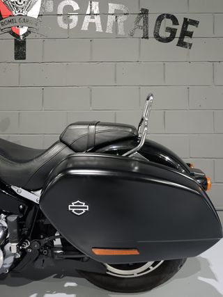Harley Davidson Sportglide Negra