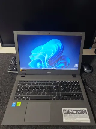 Portátil Acer Aspire E15 I3-SSD 240GB con Gráfica