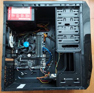 Torre PC Sobremesa Gigabyte Negra