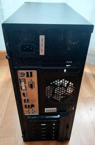 Torre PC Sobremesa Gigabyte Negra
