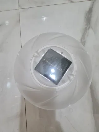 Lámpara solar flotante