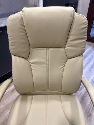 Sillón de oficina ergonómico beige