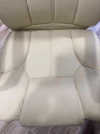 Sillón de oficina ergonómico beige