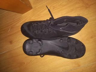 Botas Fútbol Nike Talla 38-39 Negras