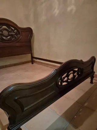 2 Poltrone in legno e tessuto e 1 letto