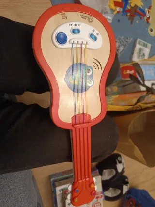 Guitarra de juguete Hape para niños
