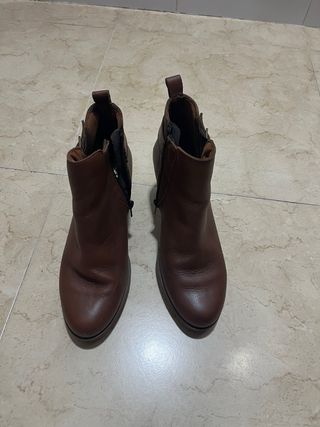Botines de piel marrones