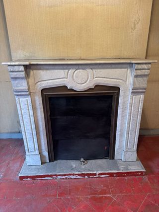 Embocadura de chimenea de mármol