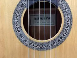 Guitarra Admira con funda
