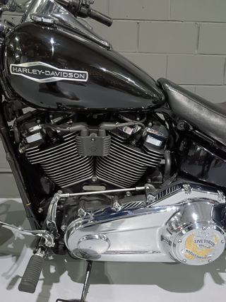 Harley Davidson Sportglide Negra