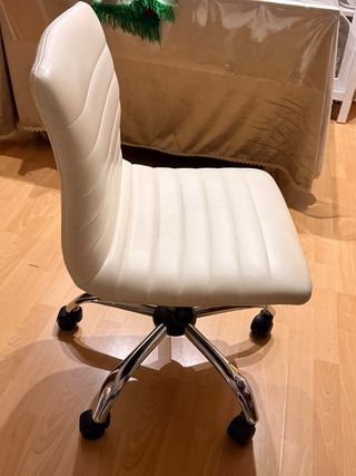 Silla de oficina giratoria blanca