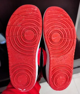 Zapatillas Nike niño rojas y negras TALLA 31