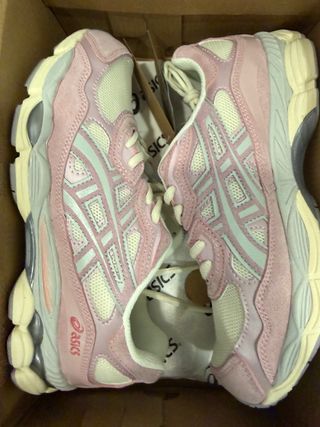 Zapatillas Asics Beige y Rosa