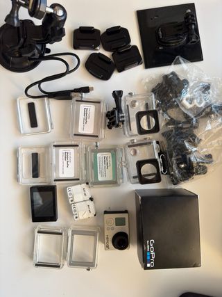 GoPro Hero 3+ con pantalla y accesorios