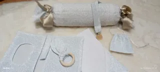 Conjunto bebé: babero y mordedor