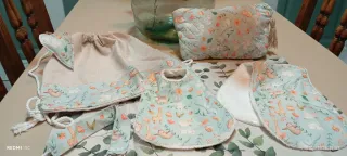 Conjunto bebé: babero y mordedor