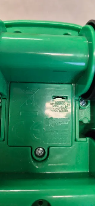 Tractor de juguete verde