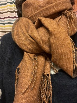 Bufanda marrón, con dos tonos combinables