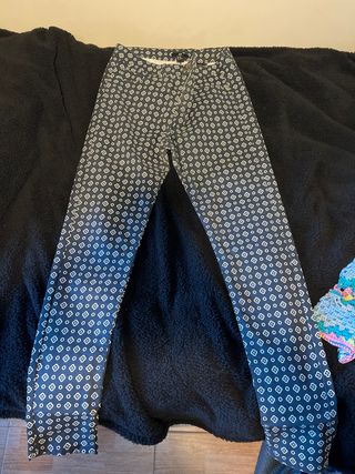 Pantalón recto estampado H&M talla 40