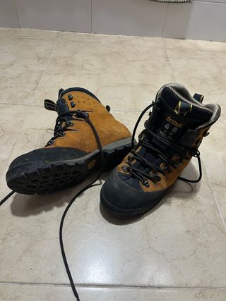 Botas de montaña Bestard, poco uso. Impermeables.