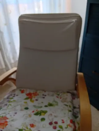 Hamaca de madera con cojín estampado