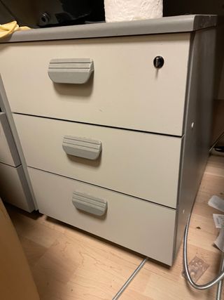 Mobile per ufficio beige e grigio