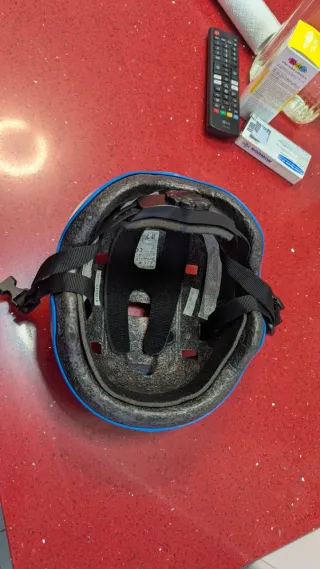 Casco Decathlon azul para niño