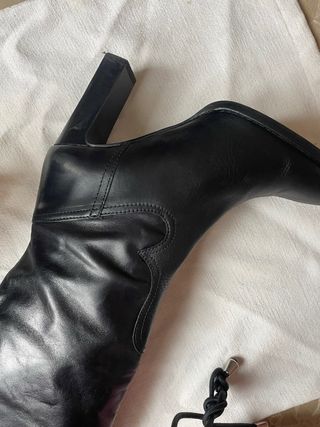 Botas altas tacón piel Zara negras