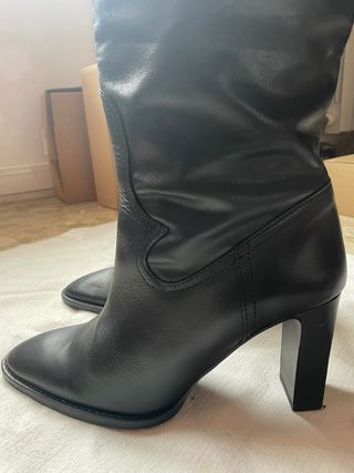 Botas altas tacón piel Zara negras