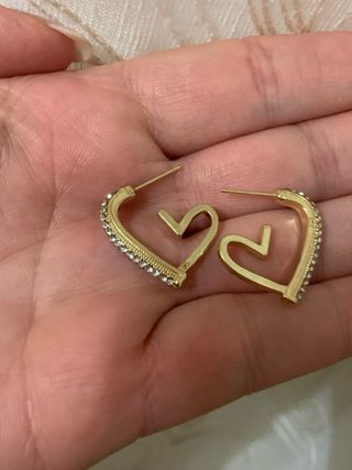Orecchini a cuore dorati con strass