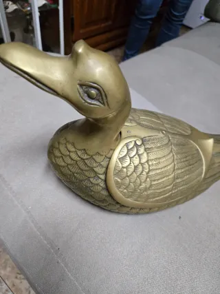 Figura bronce pato abre