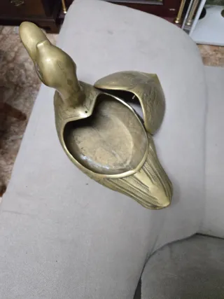 Figura bronce pato abre