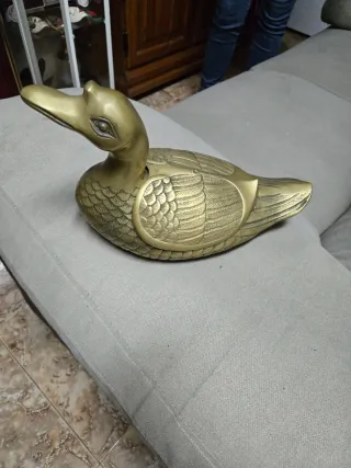 Figura bronce pato abre
