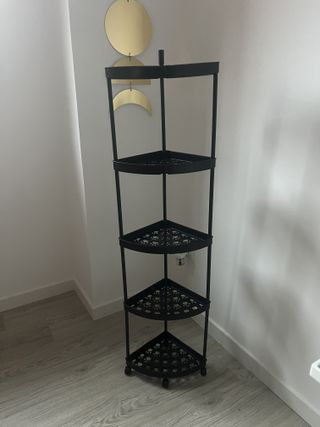 Estantería esquinera negra