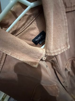 Chaqueta vaquera rosa bershka hombre