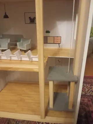 Casa delle bambole in legno