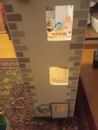 Casa delle bambole in legno