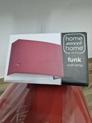 Lámparas de pared roja y gris