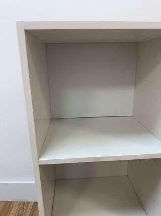 Estantería blanca de madera
