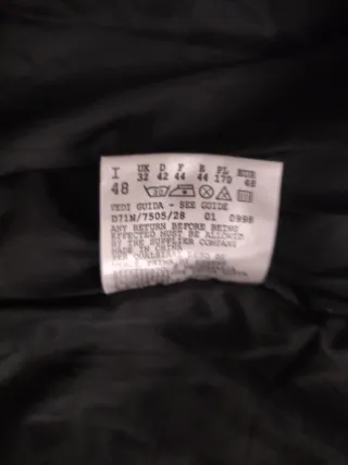 Pantaloni da sci un po' sbiadito dietro...