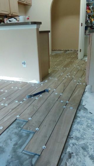 Alicatador solador suelo laminado spc vinílico..