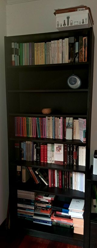 Estanterías y baldas Billy IKEA, mesa IKEA