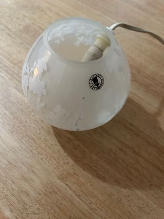 Lámpara de mesa de cristal decorada