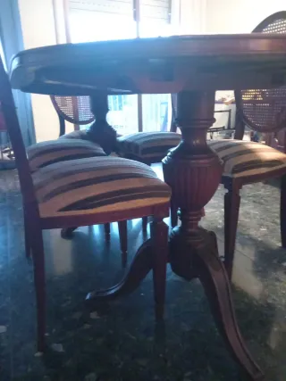Conjunto mesa y 4 sillas madera y ratán