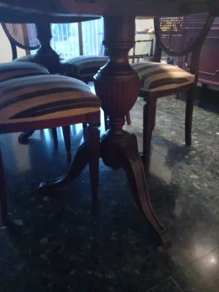 Conjunto mesa y 4 sillas madera y ratán