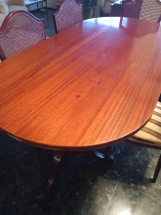 Conjunto mesa y 4 sillas madera y ratán