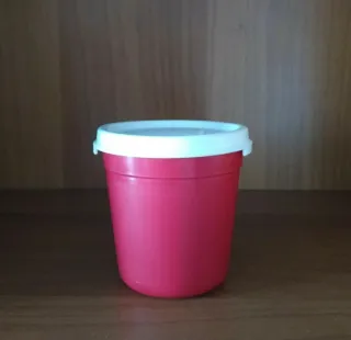 Contenitore Tupperware 300 ml rosso